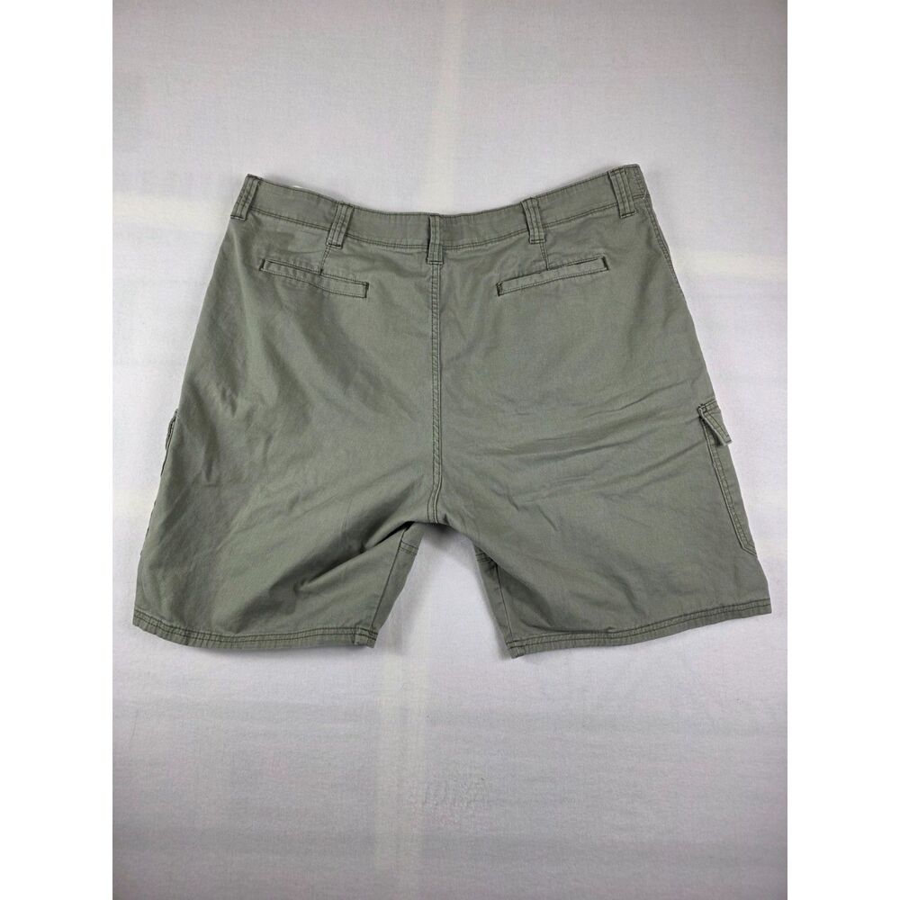 Olive green Wrangler Men's 10" Relaxed Fit Cargo Shorts with Stretch Size 42
